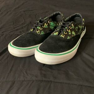 Limited edition low top Vans x ShakeJunt